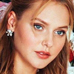 Erica Nikol Kylie Zoe Stud Earrings